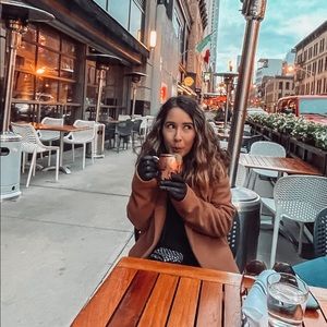 Meet your Posher, Antonia